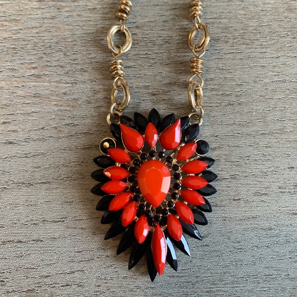 BOGO Beautiful Black & Red Necklace w/ Gold Chain - Picture 3 of 3